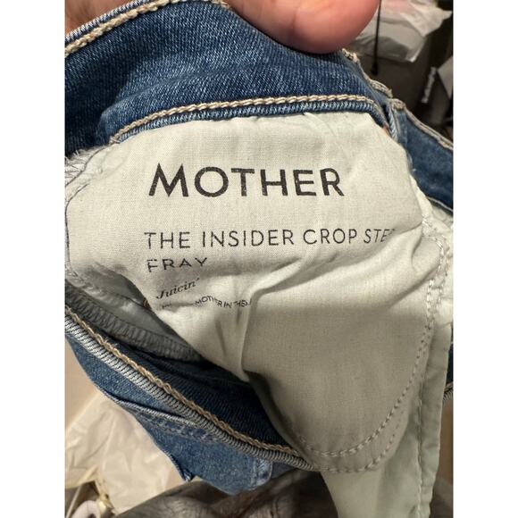 Brand new Mother The Insider Crop Step Fray Jeans in Juicin' 28” - Picture 4 of 6